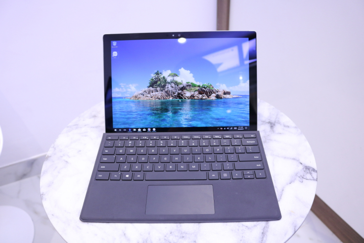 Surface Pro 4 - 高性能i7、快速、8GB、256GB